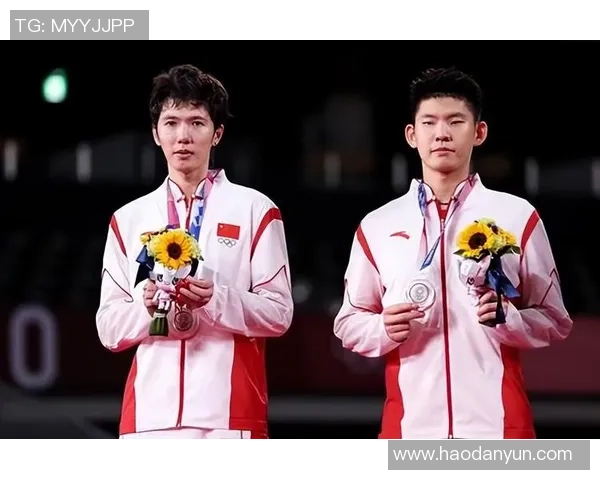 广州羽毛球队与武汉羽毛球队赛后复盘分析个人能力对比与战术执行 广州羽毛球队与武汉羽毛球队赛后复盘分析个人能力对比与战术执行