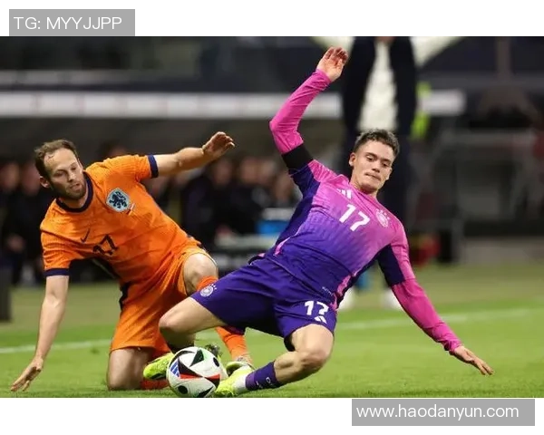 德国足球明星约会揭秘:浪漫背后的故事与情感纠葛 德国足球明星约会揭秘:浪漫背后的故事与情感纠葛